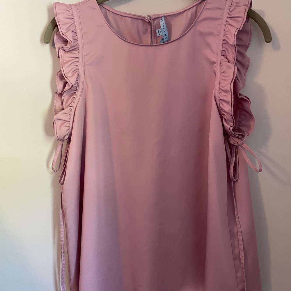 Lilac ruffled sleeveless blouse